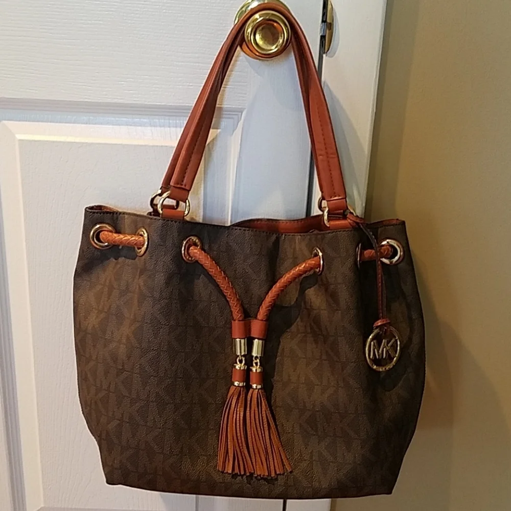 Like new Michael Kors bag, brown